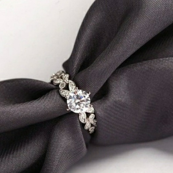 1.5 CT Woman's Wedding Ring - Picture 2 of 3